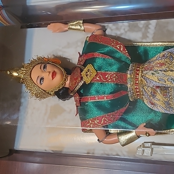 Barbie THAI Barbie NWT Bundle - Picture 2 of 2